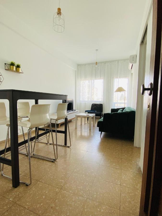 Simple One Bedroom Flat In Engomi Exterior foto